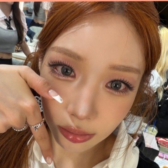 Behind-the-scenes cut of Chungha (I.O.I)