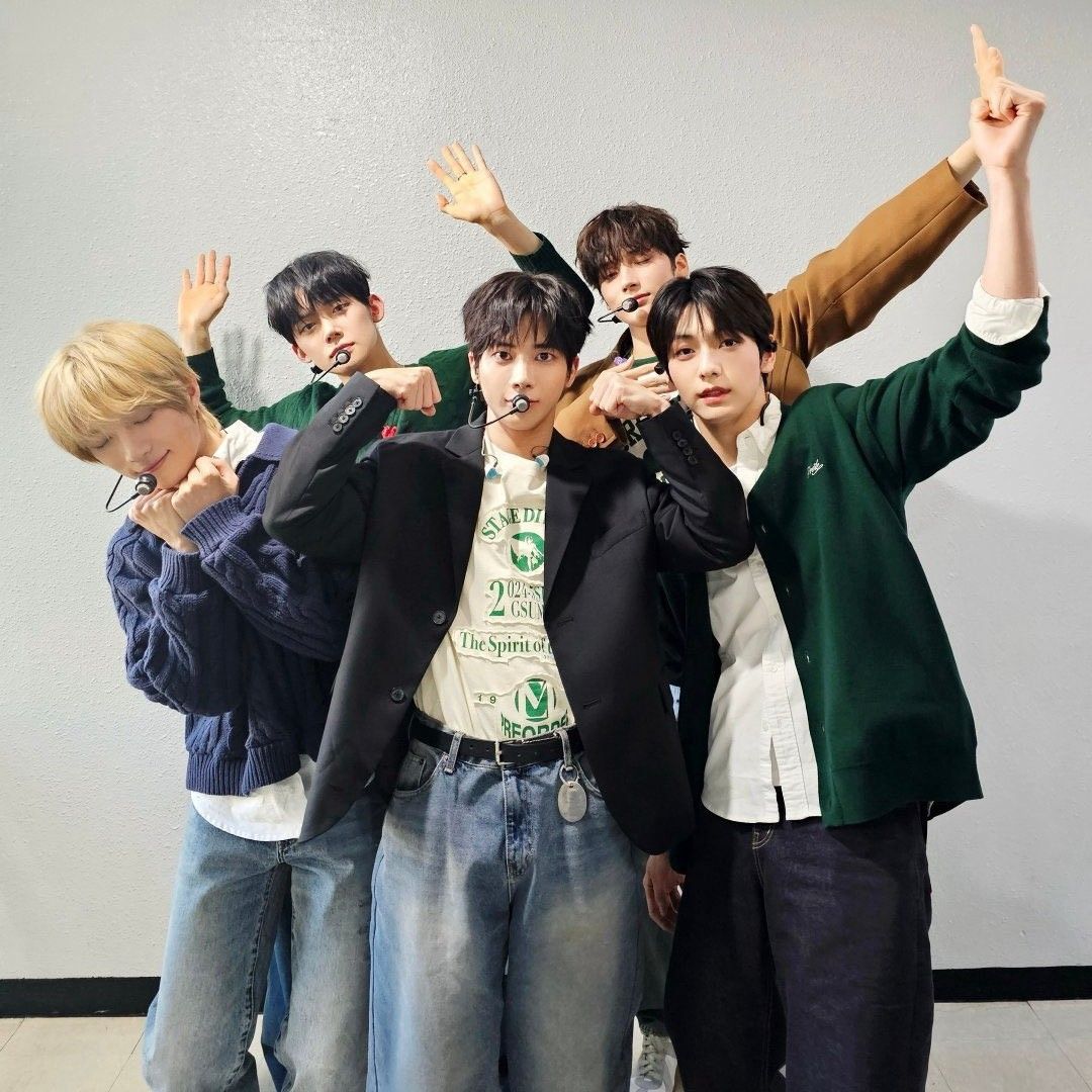 Foto aktivitas terbaru TOMORROW X TOGETHER