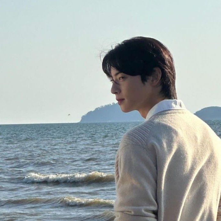 Latest photo of Eunwoo (ASTRO)