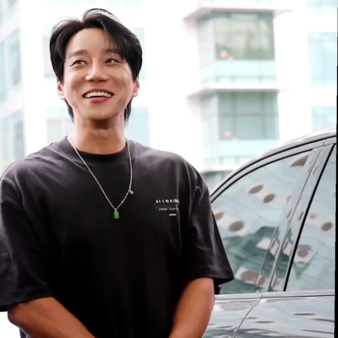 Latest photo of Hwang Chiyeol