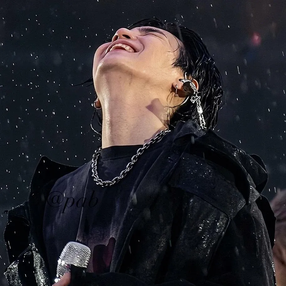 Potret di balik layar SUGA (BTS)