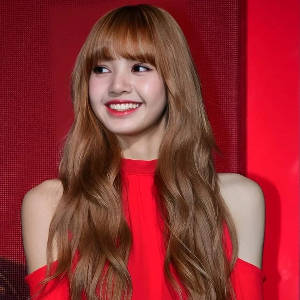 Foto aktivitas terbaru Lisa (BLACKPINK)