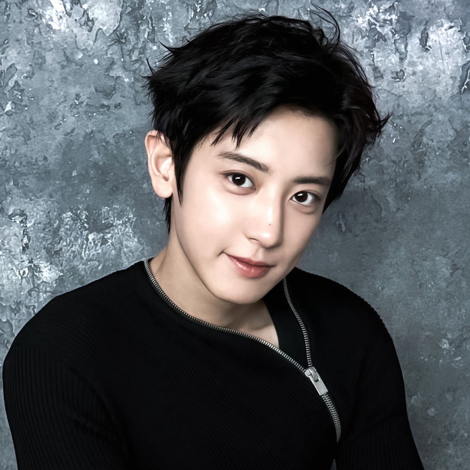 Recent activity shot of Chanyeol (EXO)