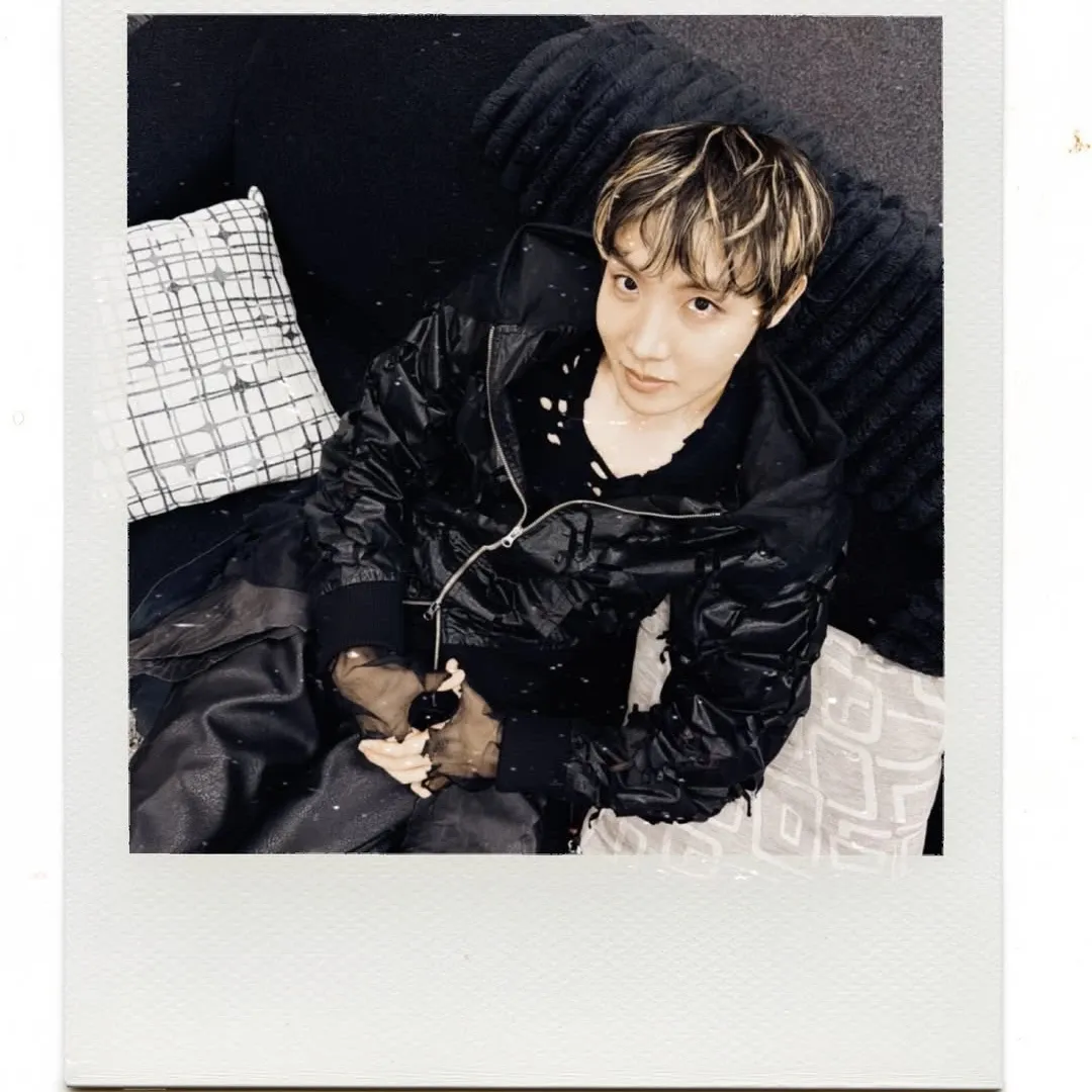 Foto aktivitas terbaru j-hope (BTS)