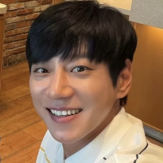 Recent activity shot of Hwang Chiyeol