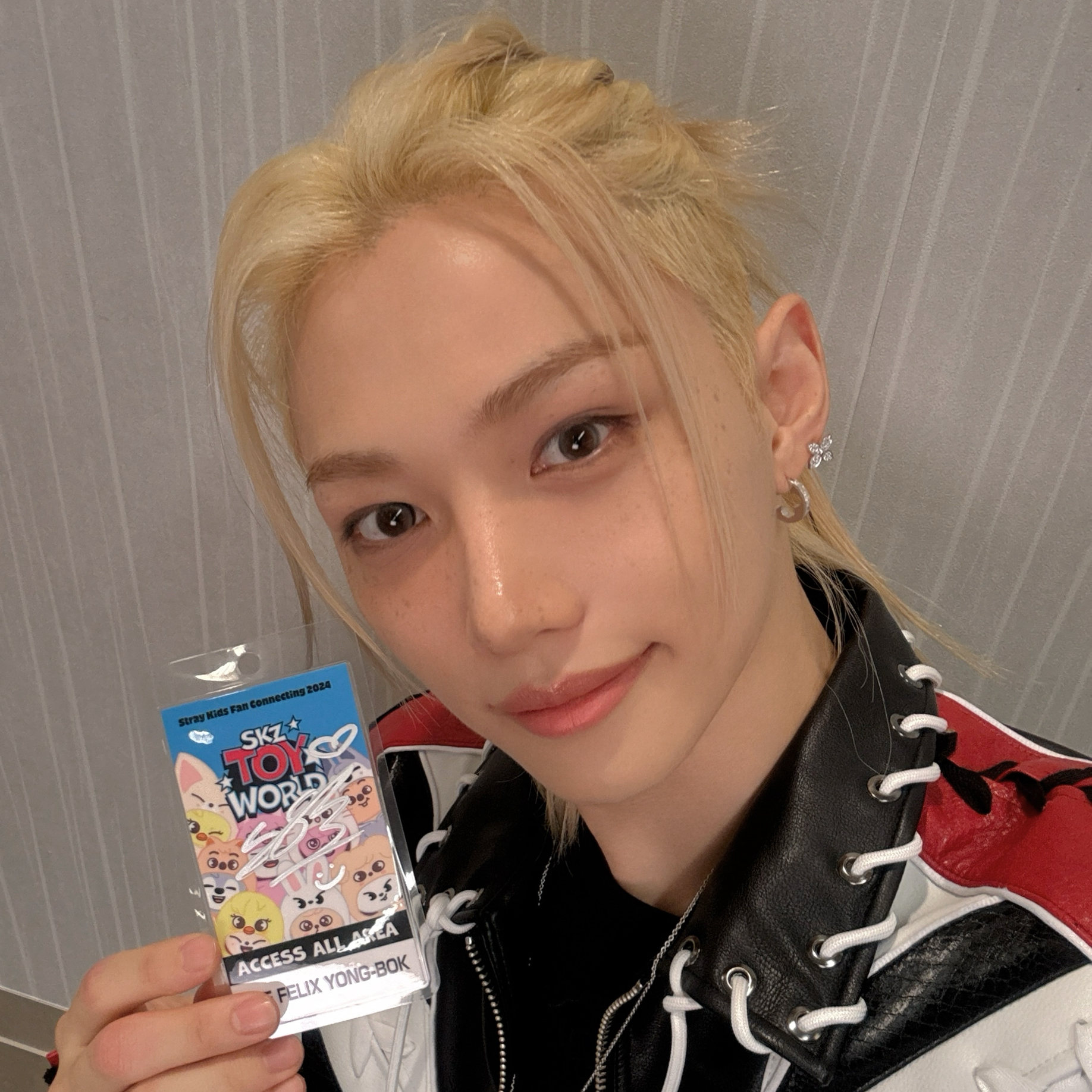 A moment captured by Felix (Stray Kids)'s fan