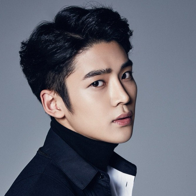 로운의 최신 사진