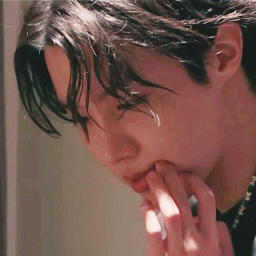 Foto aktivitas terbaru j-hope (BTS)