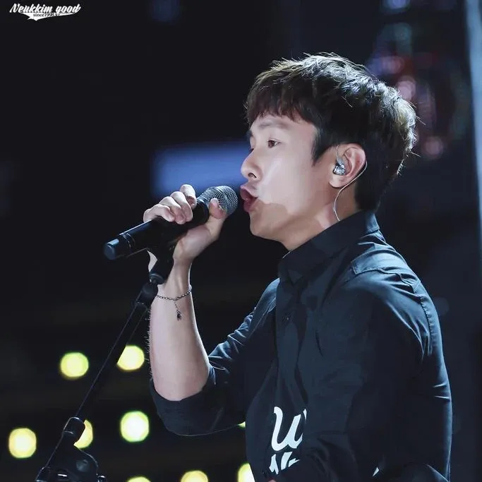 A moment captured by Kim Dongwan (SHINHWA)'s fan