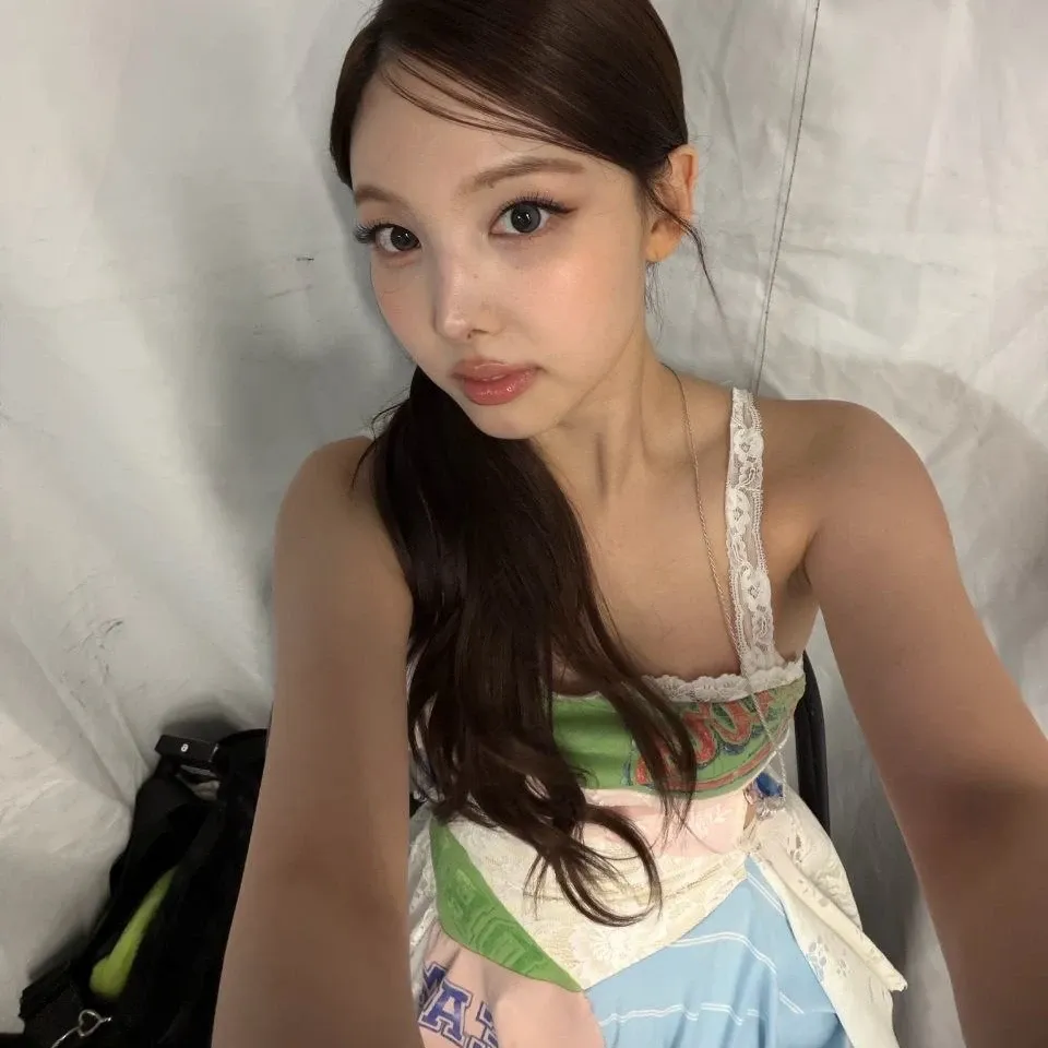 A moment captured by Nayeon (TWICE)'s fan