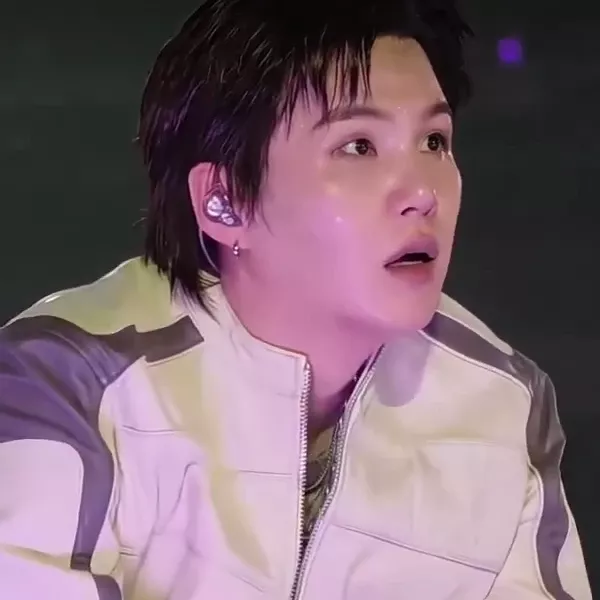 Foto terbaru SUGA (BTS)