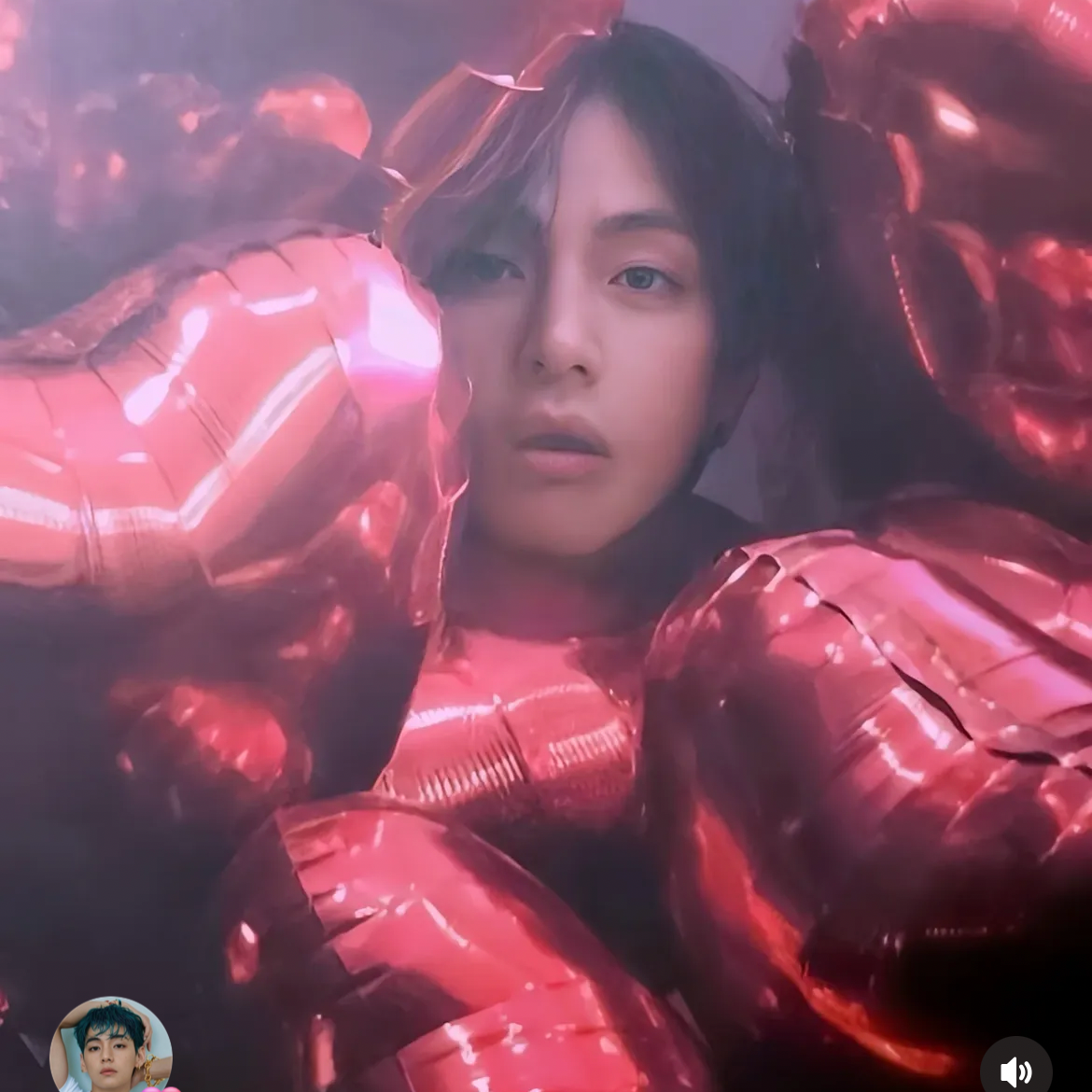 A moment captured by V (BTS)'s fan