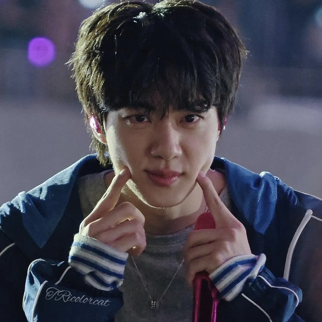 Momen yang diabadikan oleh penggemar Jin (BTS)