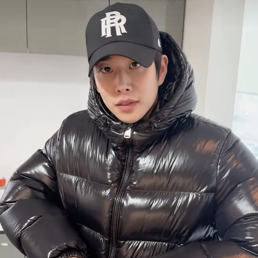 Latest photo of MJ (ASTRO)