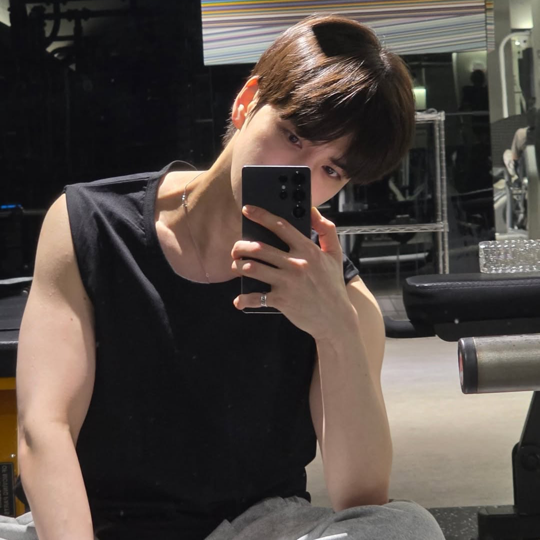 Behind-the-scenes cut of Younghoon (THE BOYZ)