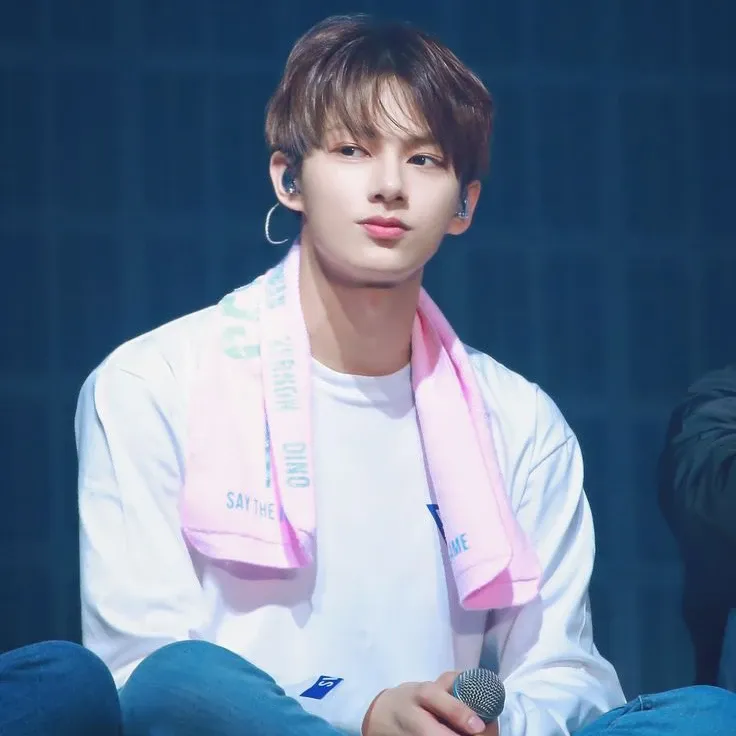 Recent activity shot of Jun (SEVENTEEN)