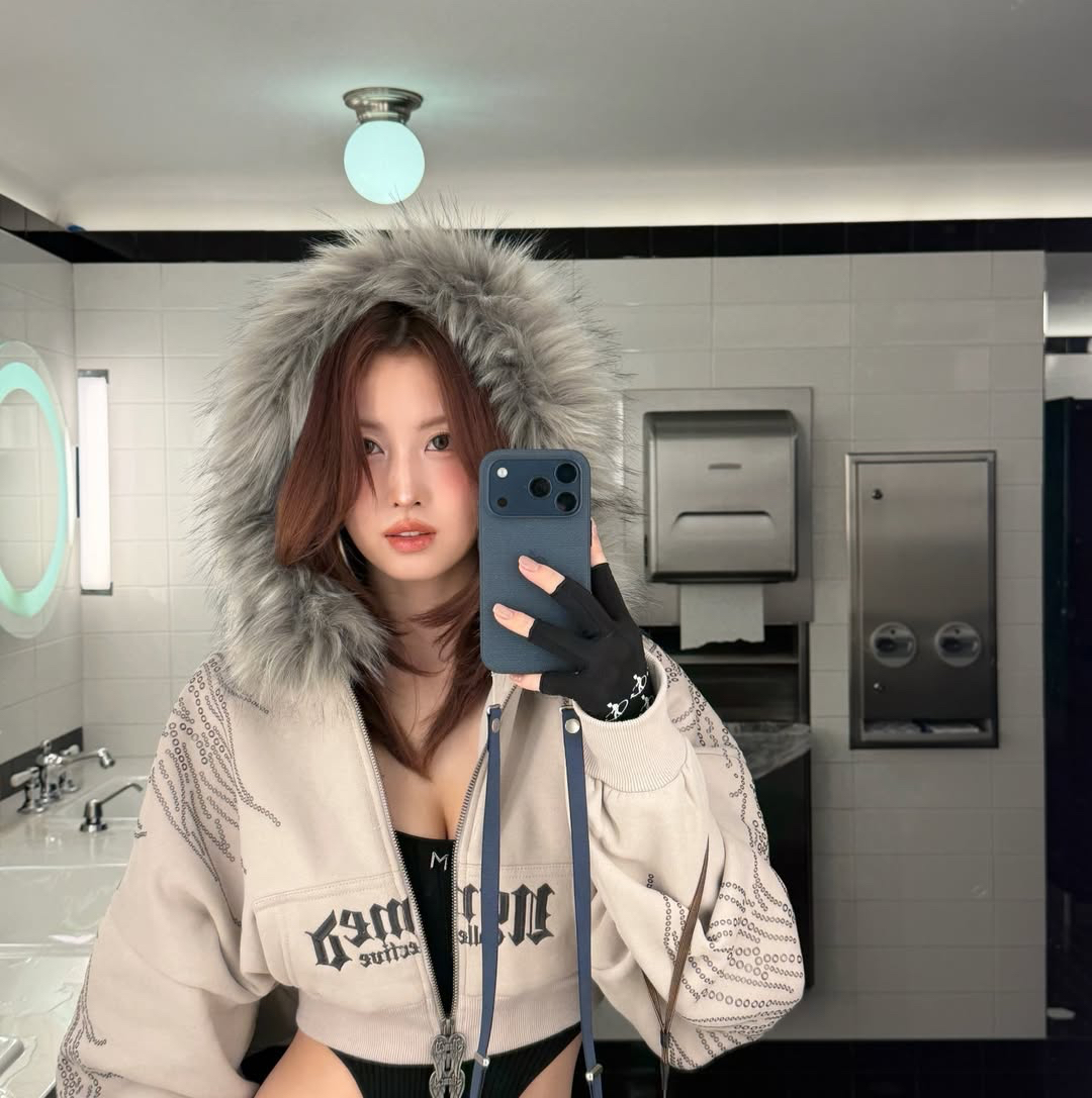 A moment captured by Momo (TWICE)'s fan