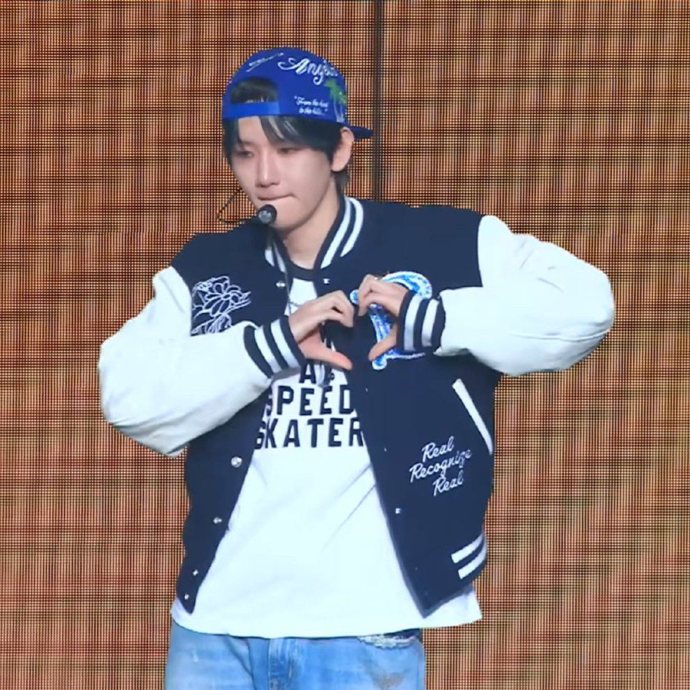 백현 (EXO)의 비하인드 컷