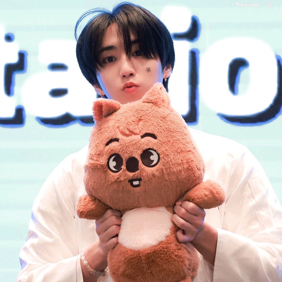 Behind-the-scenes cut of Stray Kids