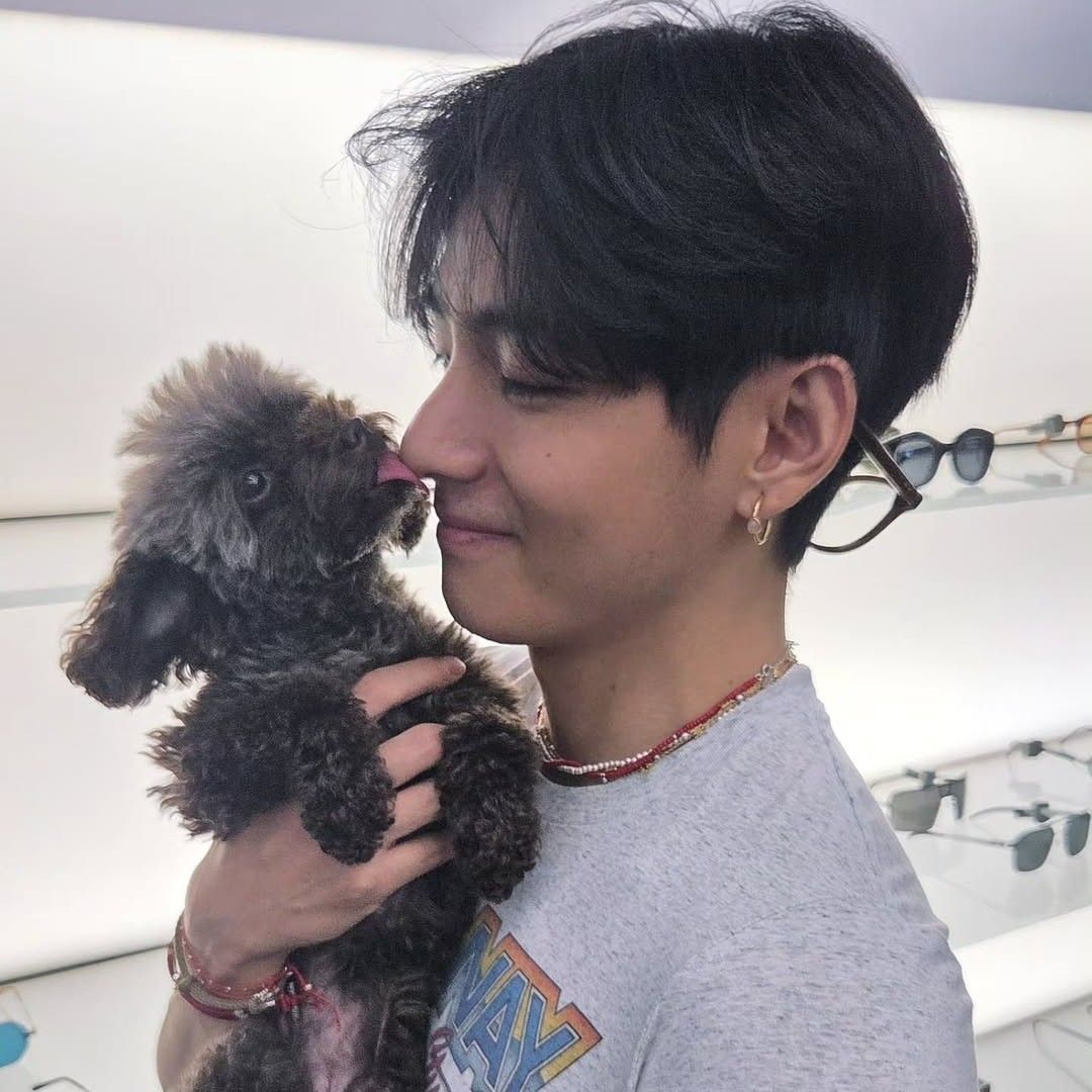 뷔 (방탄소년단) 최근 활동샷