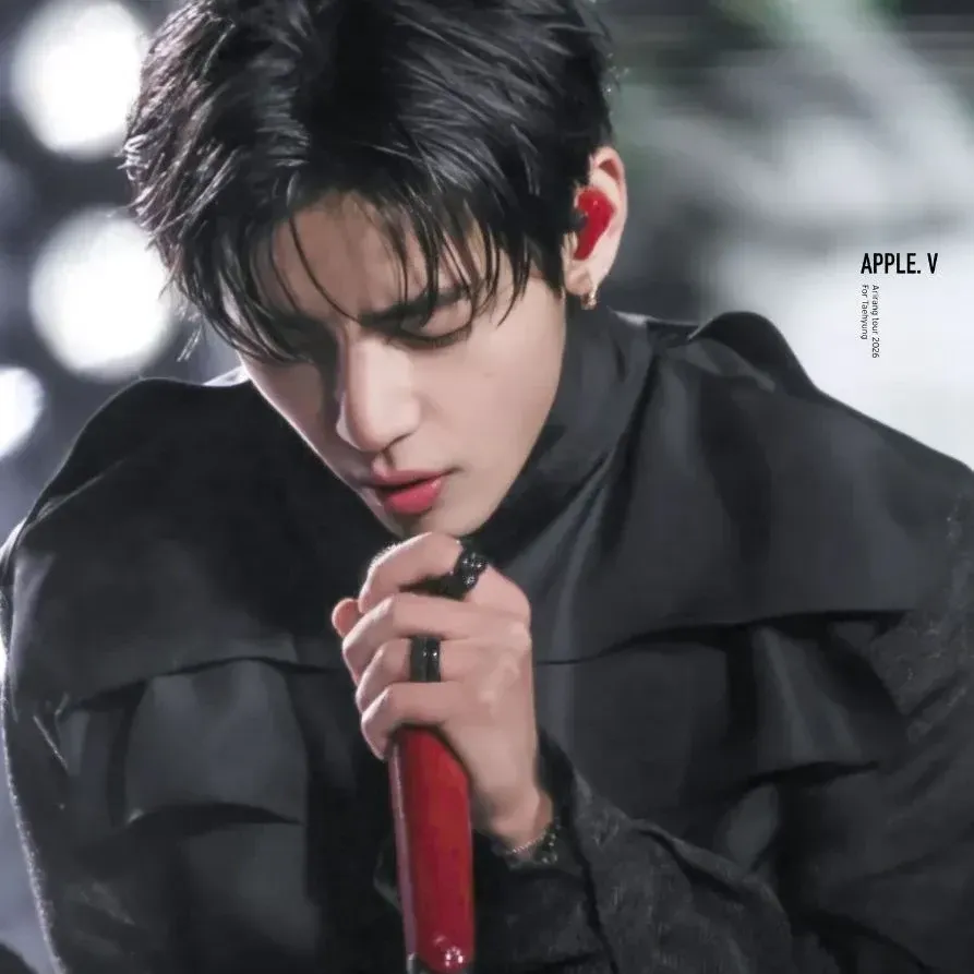 뷔 (방탄소년단)의 최신 사진