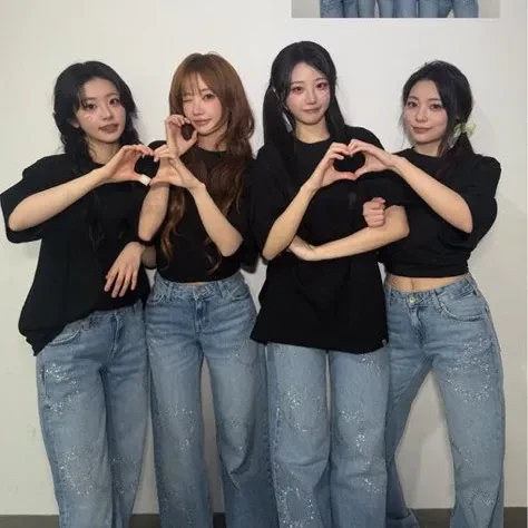 捕捉到QWER魅力的代表照片