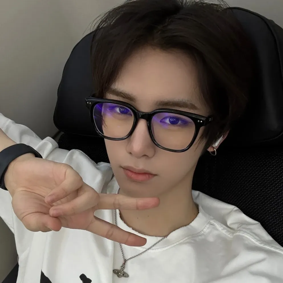 A moment captured by Zhou Anxin (ALPHA DRIVE ONE)'s fan