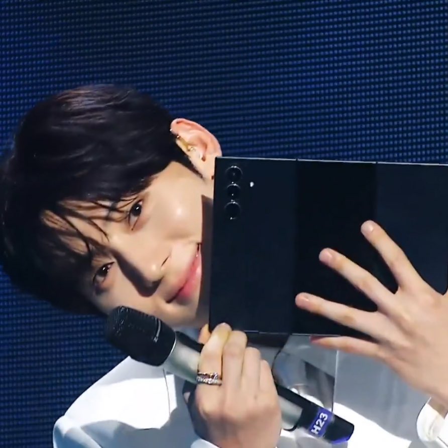 Recent activity shot of Hwang Minhyun