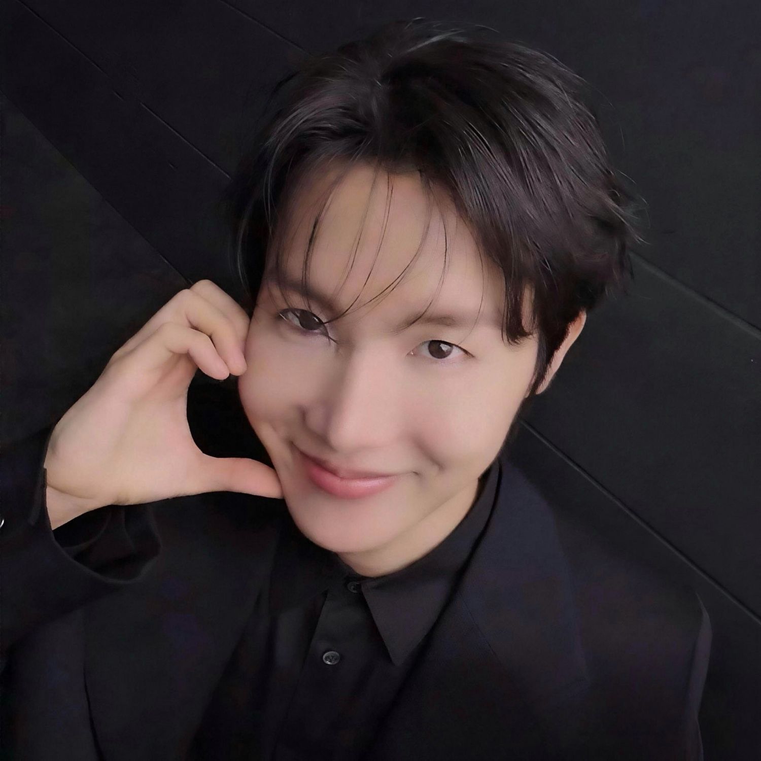 Momen yang diabadikan oleh penggemar j-hope (BTS)