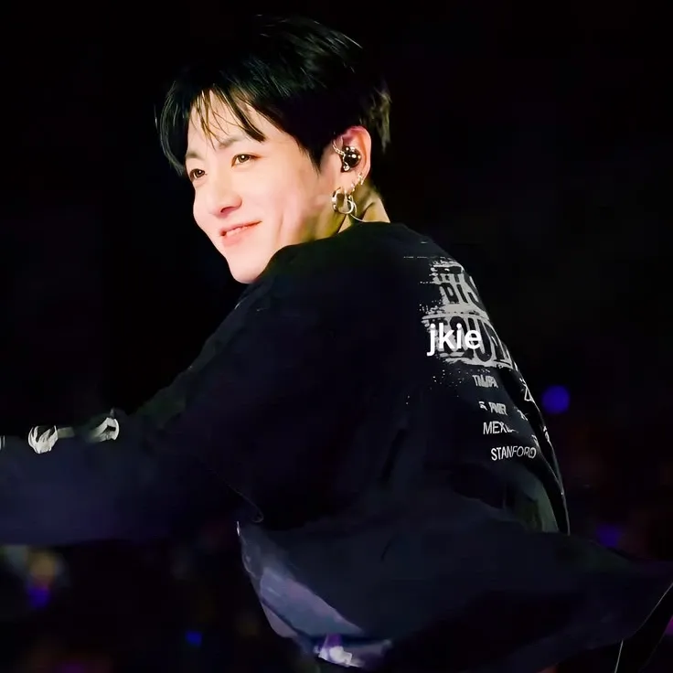 Foto aktivitas terbaru Jungkook (BTS)