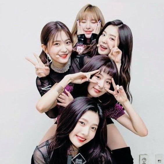 Behind-the-scenes cut of Red Velvet