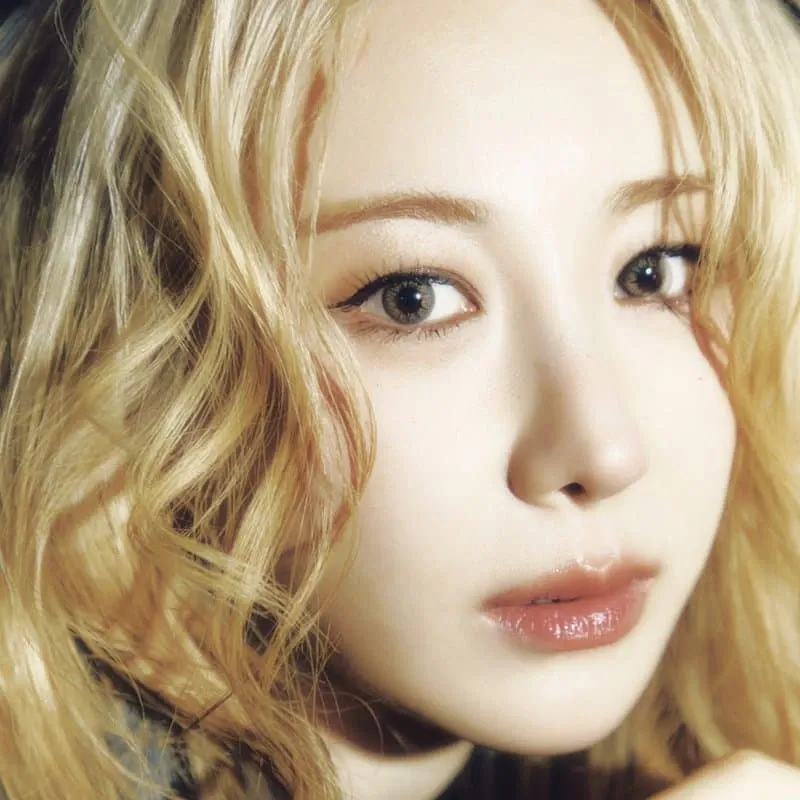 Behind-the-scenes cut of Lee Chaeyeon