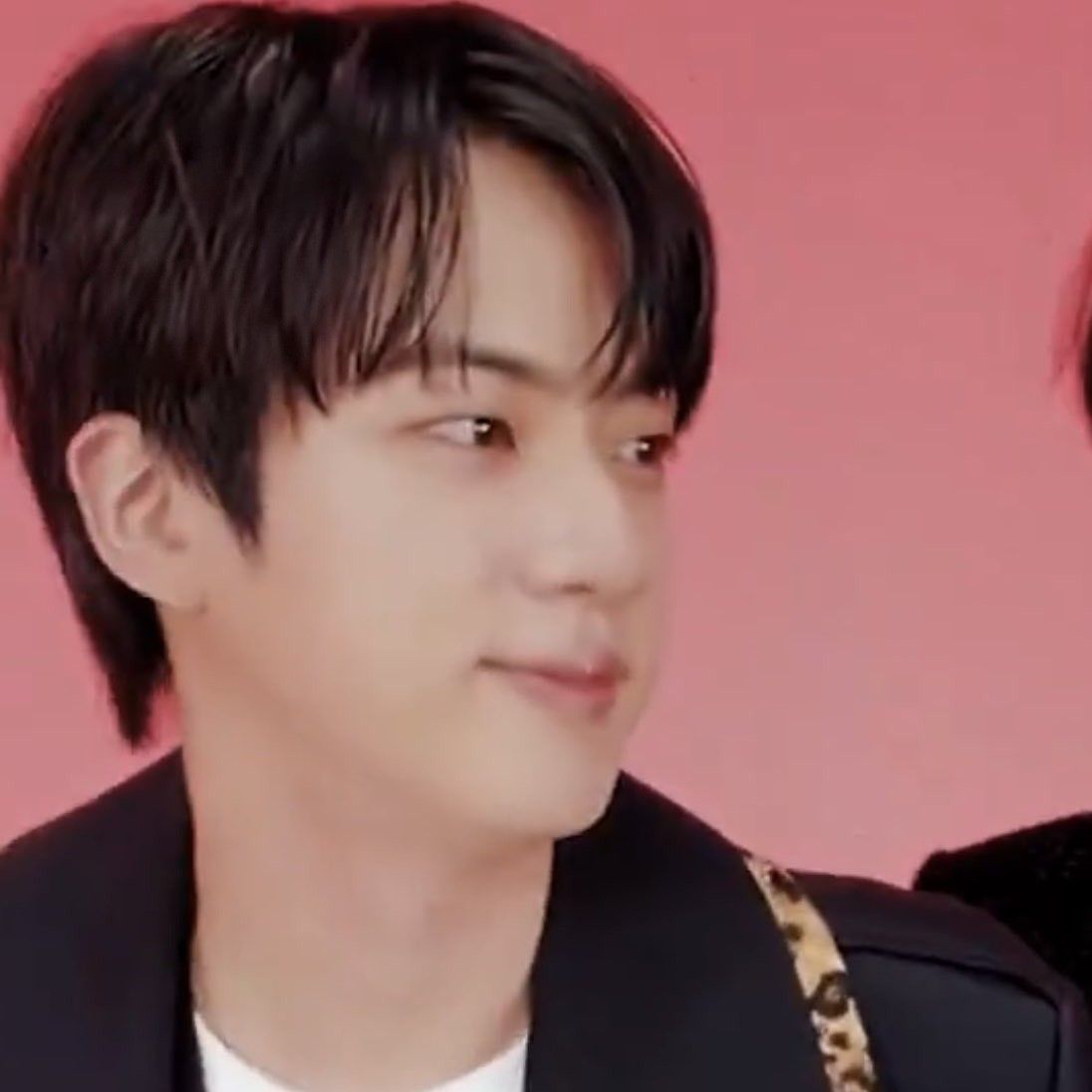 진 (방탄소년단)의 비하인드 컷