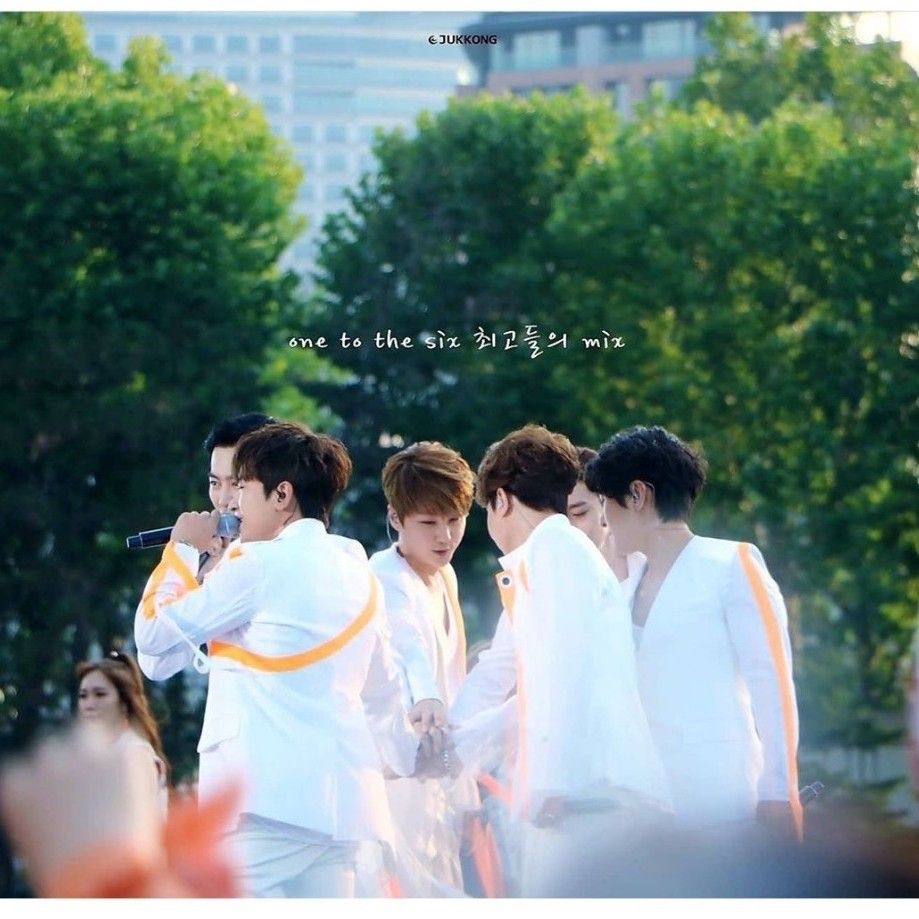 A moment captured by SHINHWA's fan