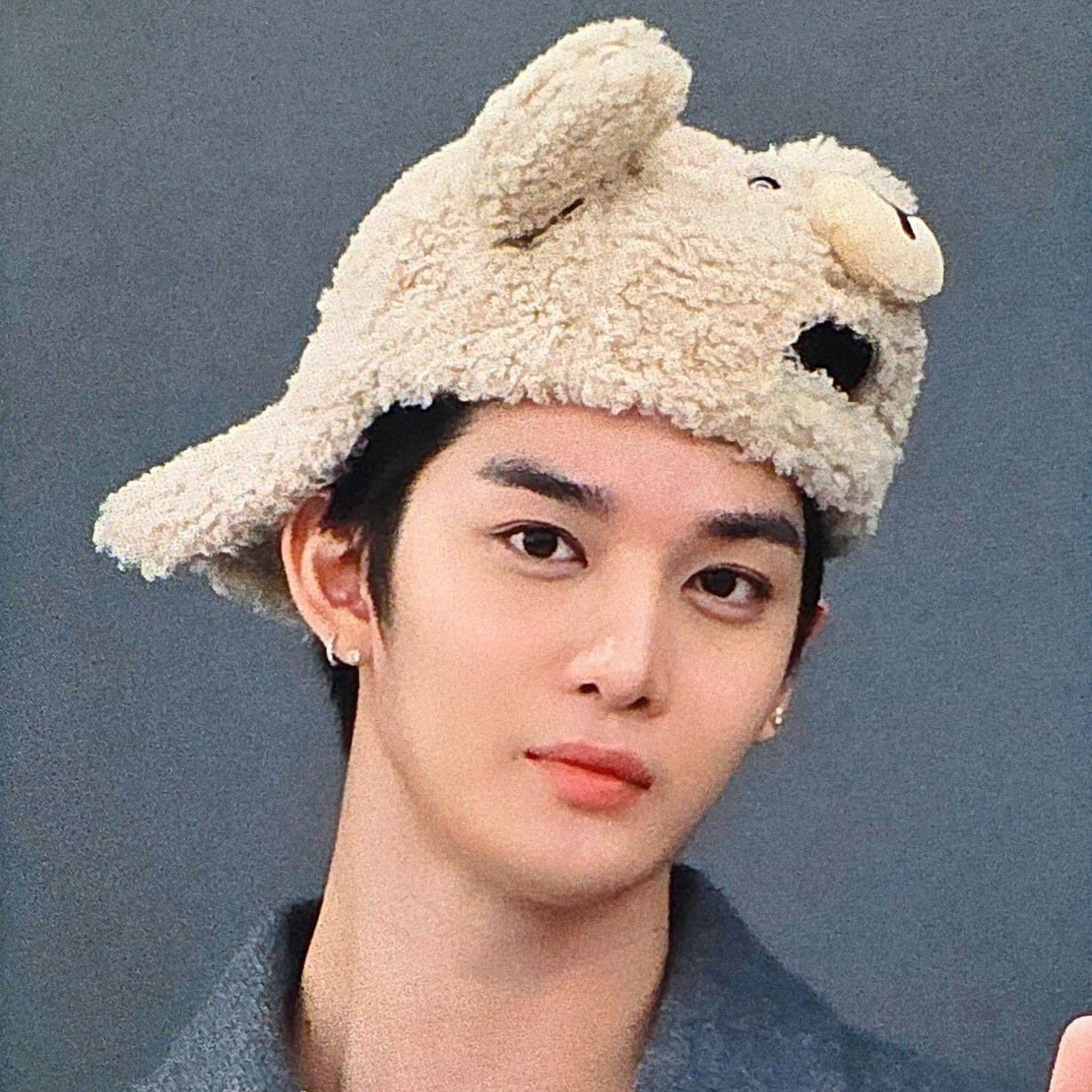 Behind-the-scenes cut of Bae Jinyoung