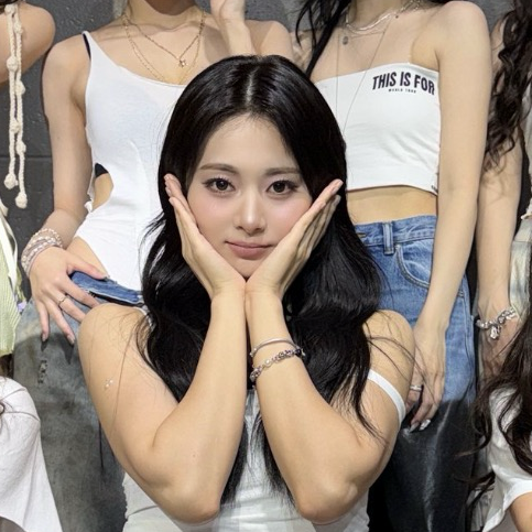 Momen yang diabadikan oleh penggemar Tzuyu (TWICE)