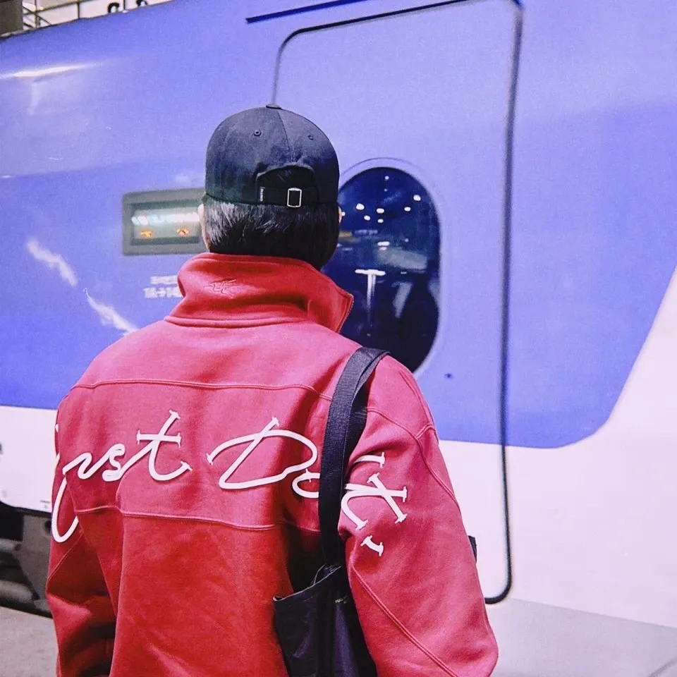 A moment captured by MJ (ASTRO)'s fan