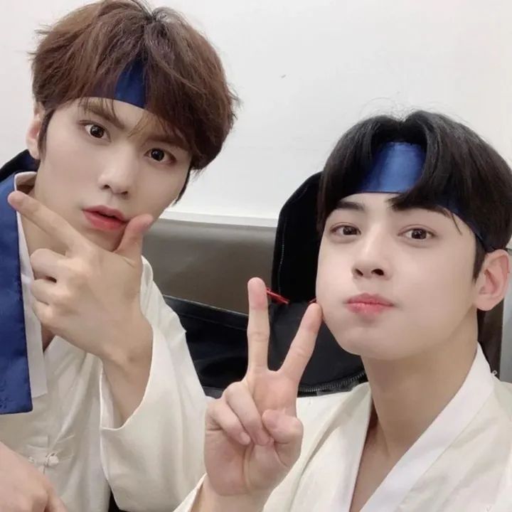 A moment captured by Rocky's fan