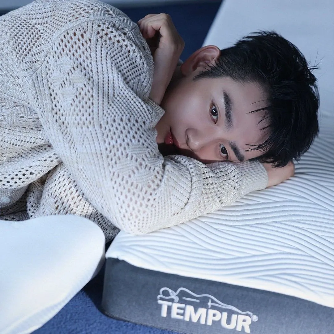 Behind-the-scenes cut of Jinyoung (GOT7)