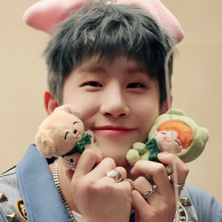 Behind-the-scenes cut of Jinjin (ASTRO)