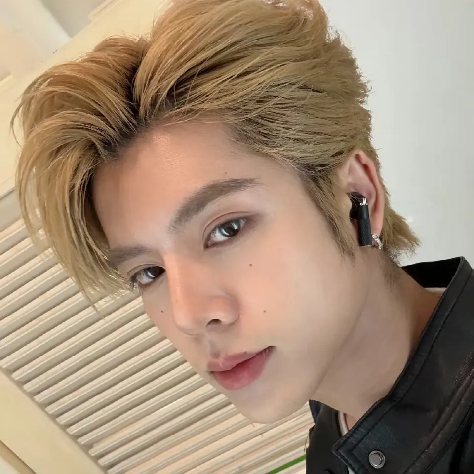 A moment captured by DORN (NexT1DE)'s fan