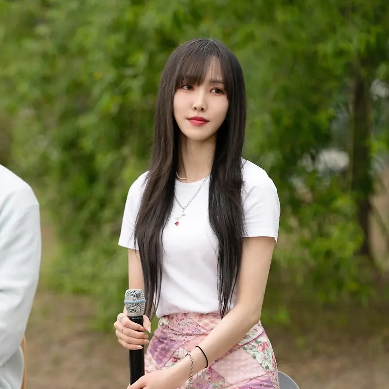 Recent activity shot of Yuju (GFRIEND)