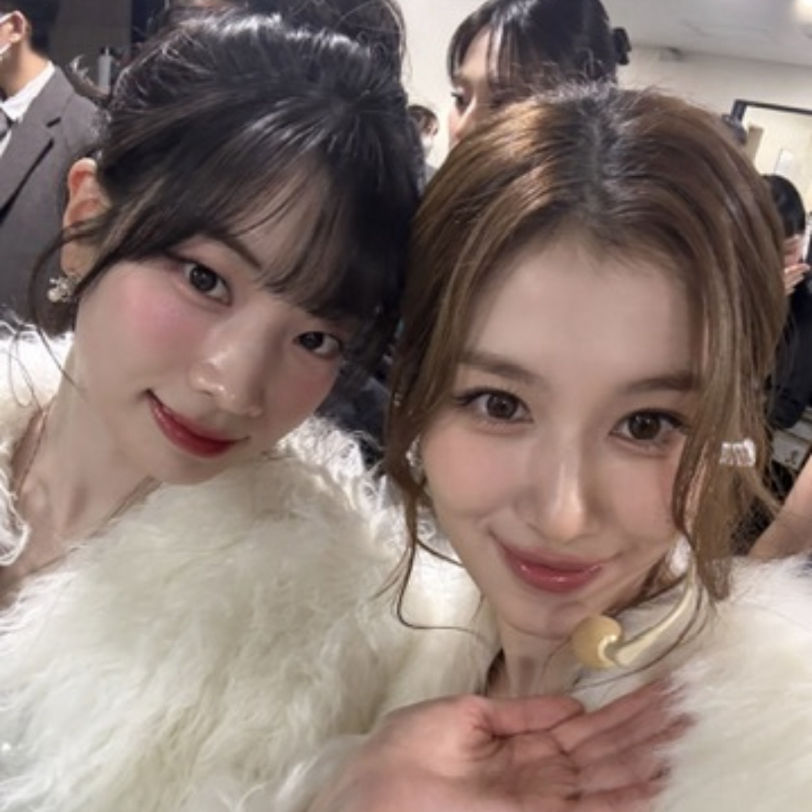 Foto aktivitas terbaru Sana (TWICE)