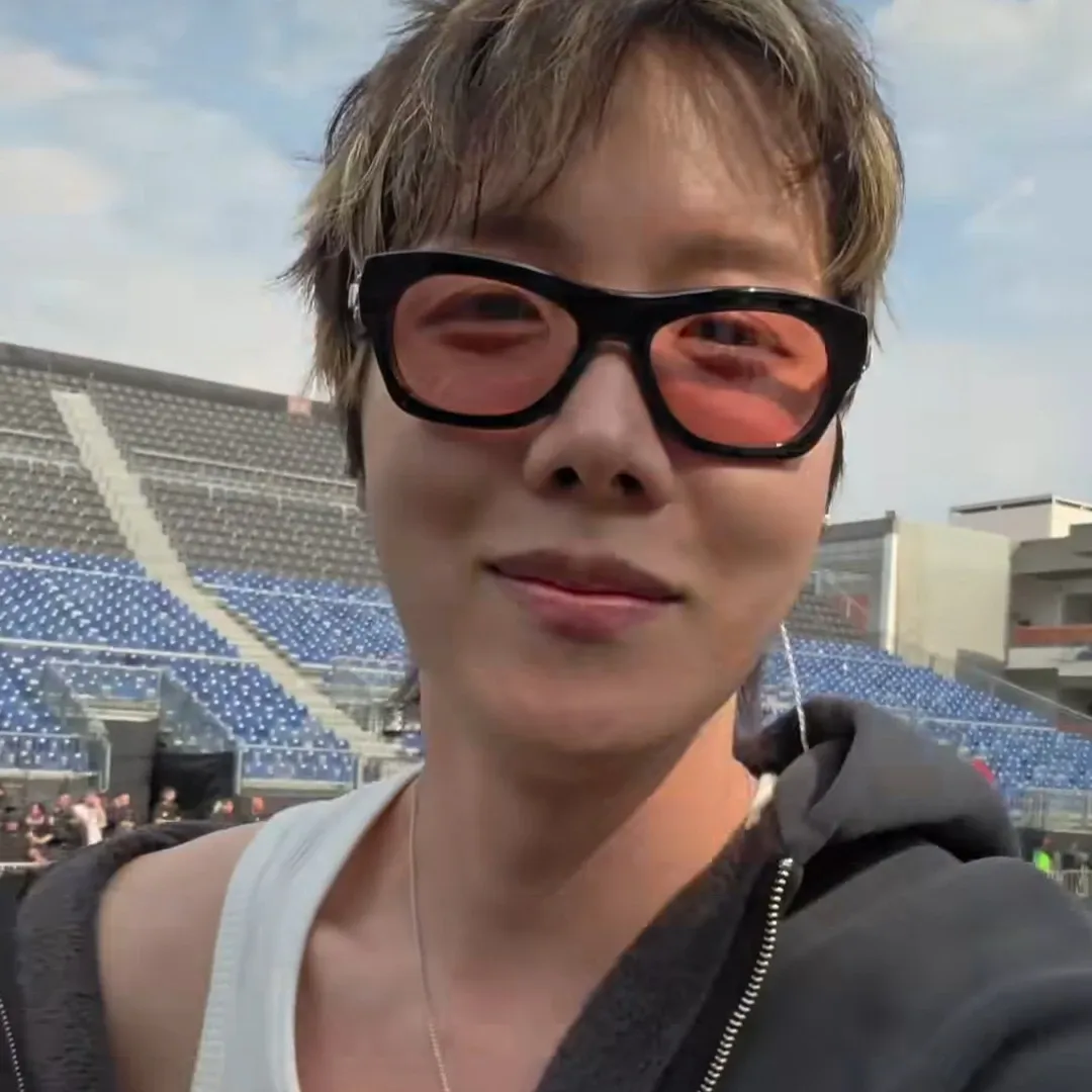 Foto terbaru j-hope (BTS)