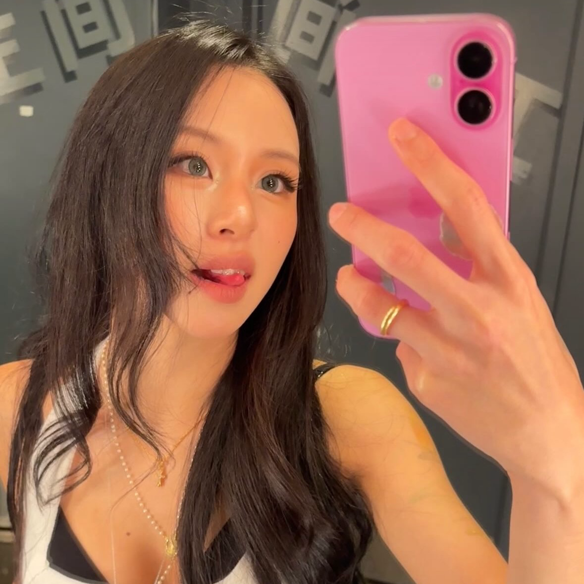 Behind-the-scenes cut of Chaeyoung (TWICE)