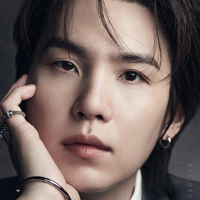 Foto aktivitas terbaru SUGA (BTS)