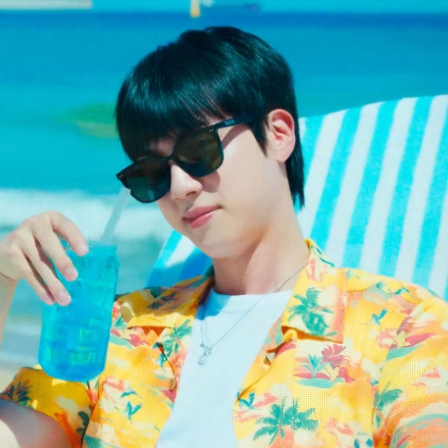 Today’s hot picks from the 진 (방탄소년단) community