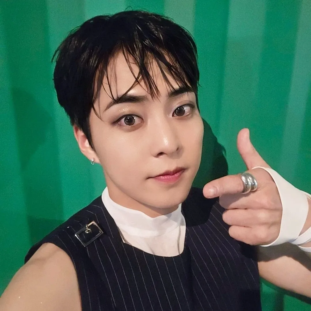 시우민 (EXO)의 비하인드 컷