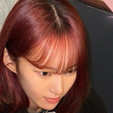 A moment captured by Monday (Weeekly)'s fan