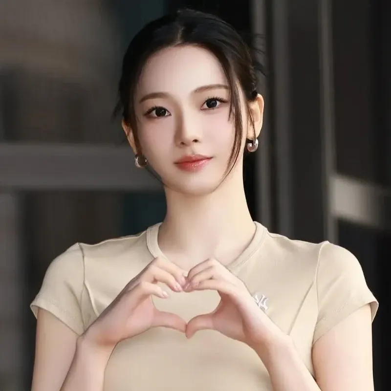 Karina (aespa)的最新活动照片